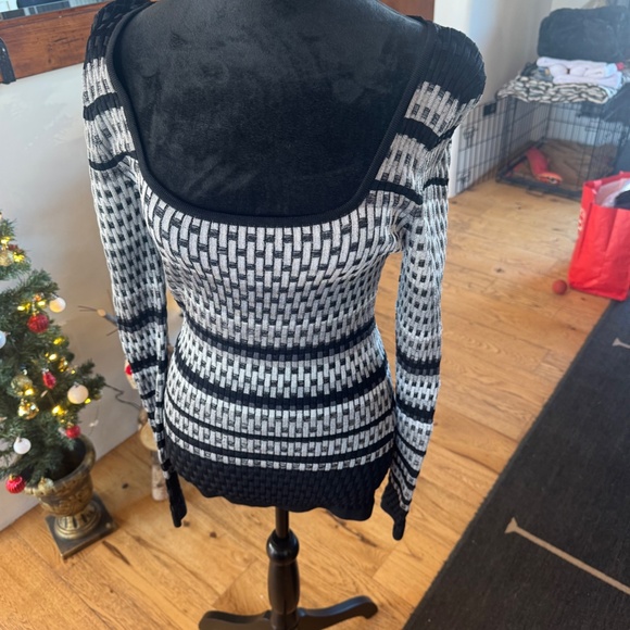 WHITE HOUSE BLACK MARKET WOMEN'S SIZE SMALL SWEATER BRAND NEW - Picture 4 of 6